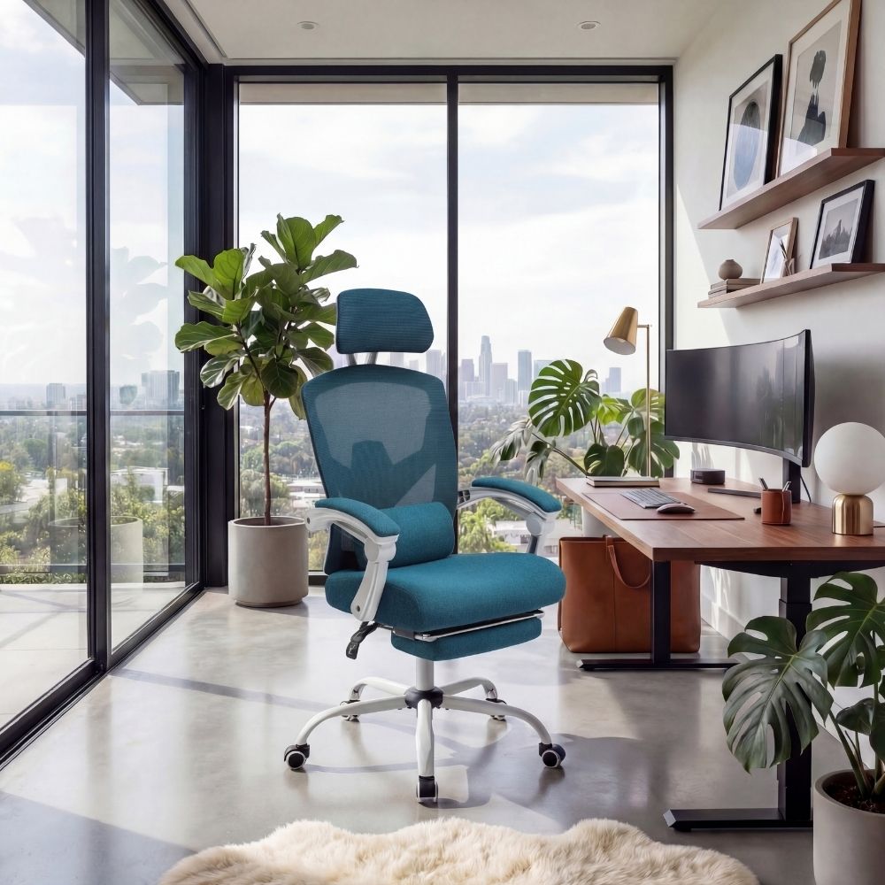 Fauteuil de bureau ergonomique Élite bleu marine avec repose-pieds rangé, design élégant pour maintenir une posture droite.