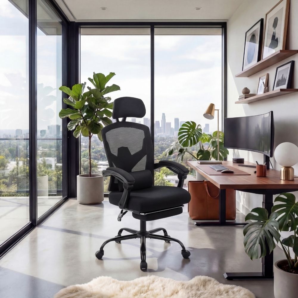 Fauteuil de bureau ergonomique Élite noir mat avec repose-pieds caché sous l'assise, offrant un maintien premium.